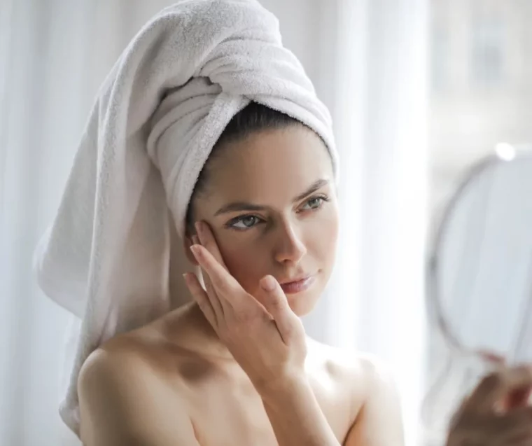 douche froide tous les jours bienfaits sur la peau et les cheveux