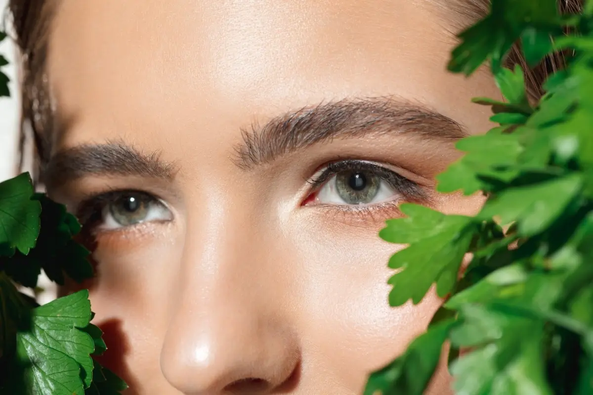 herbes aromatiques plante verte photographie visage femme peau teint