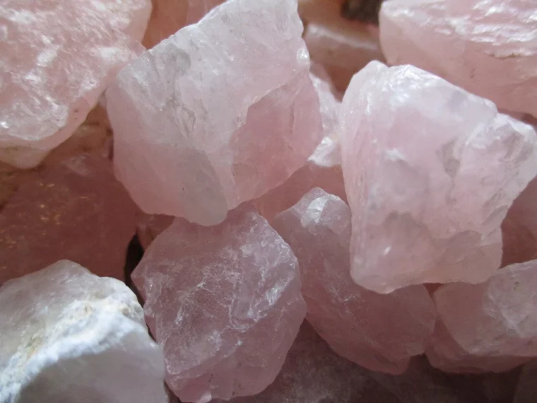 le quartz rose pour les balances