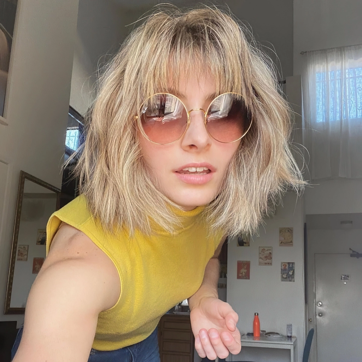 lunettes soleil femme tendance debardeur jaune frange effilee