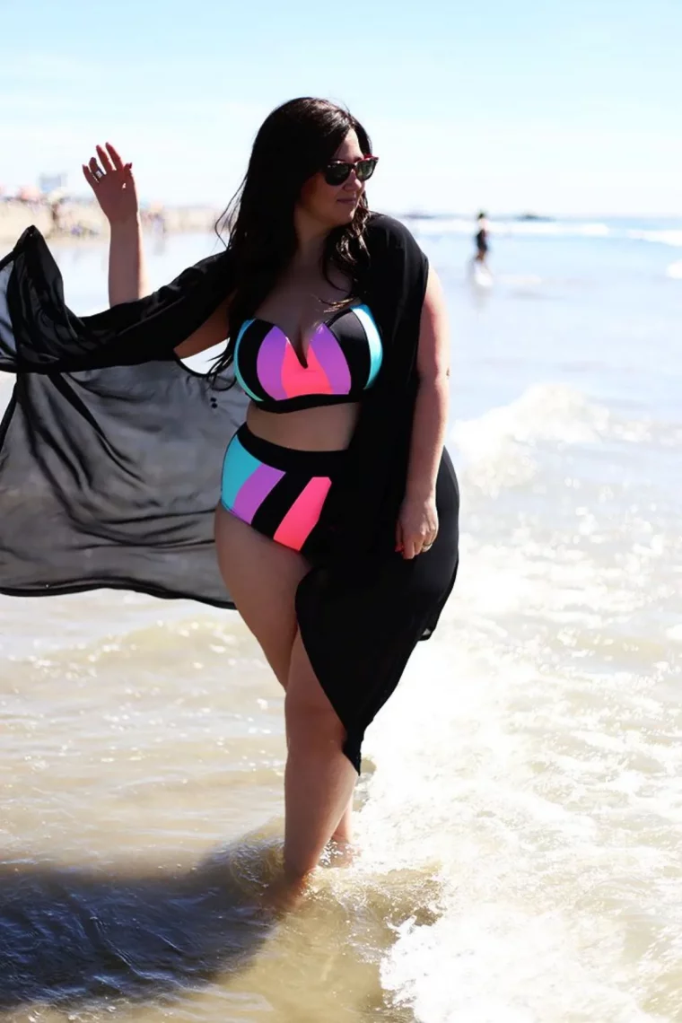 maillot de bain en couleurs neons pareo noir