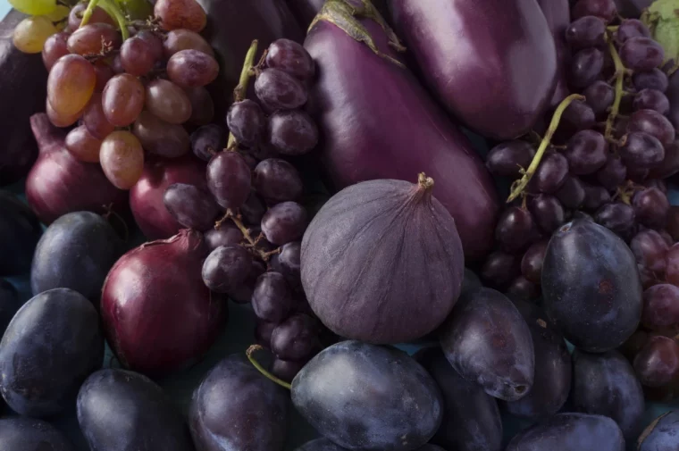 manger des fruites et des legumes vilolets