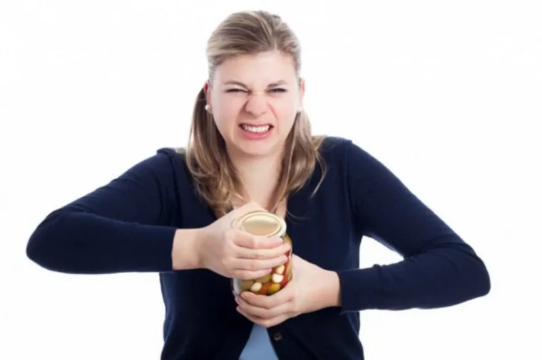 ouvrir un pot de confiture récalcitrant sans abimer le couvercle