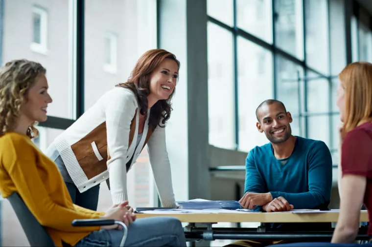 parler avec ses collegues impact positif sur la productivite