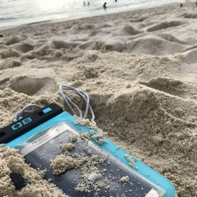 pochette waterprofe telephone sable plage