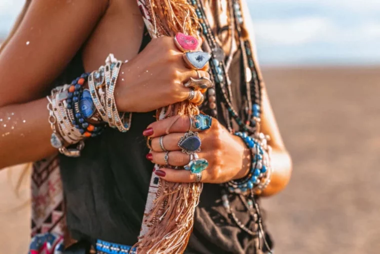 pourquoi choisir un bijou en pierre naturelle bagues rose blue vert braceltes boheme collier