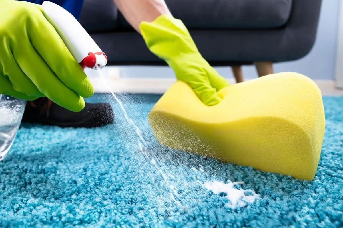 quel produit utiliser pour nettoyer un tapis