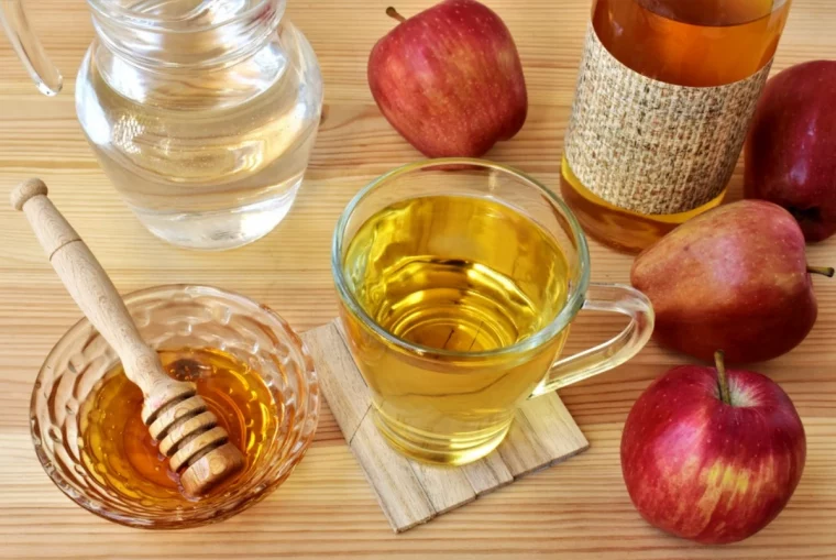 recette de vinaigre de cidre et de miel pour maigrir pommes verre miel table en bois