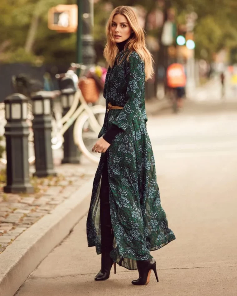 robe longue fendue en vert et noir avec bottines