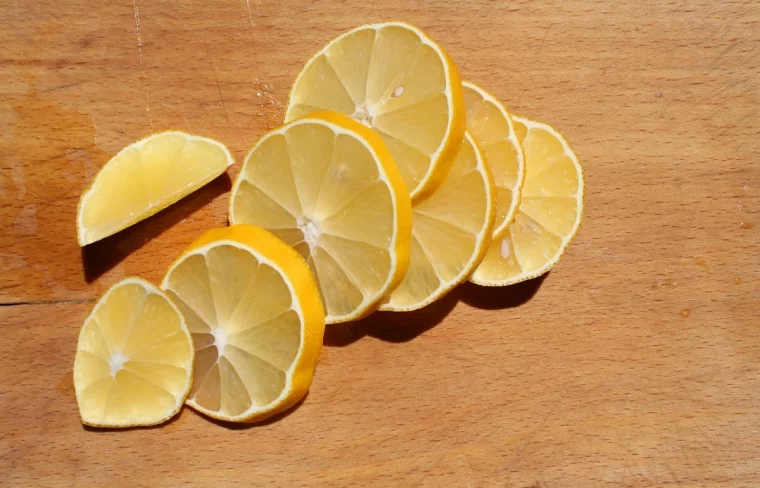 rondelles de citron jaune contre les fourmis