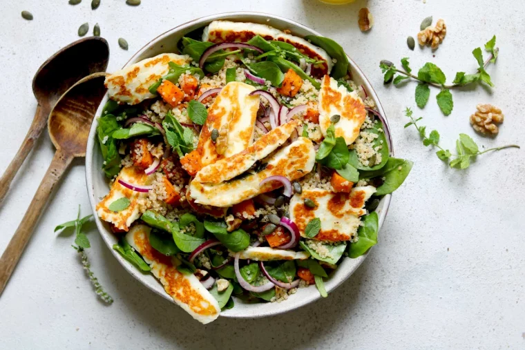 salade au fromage halloumi epinards et graines de courge