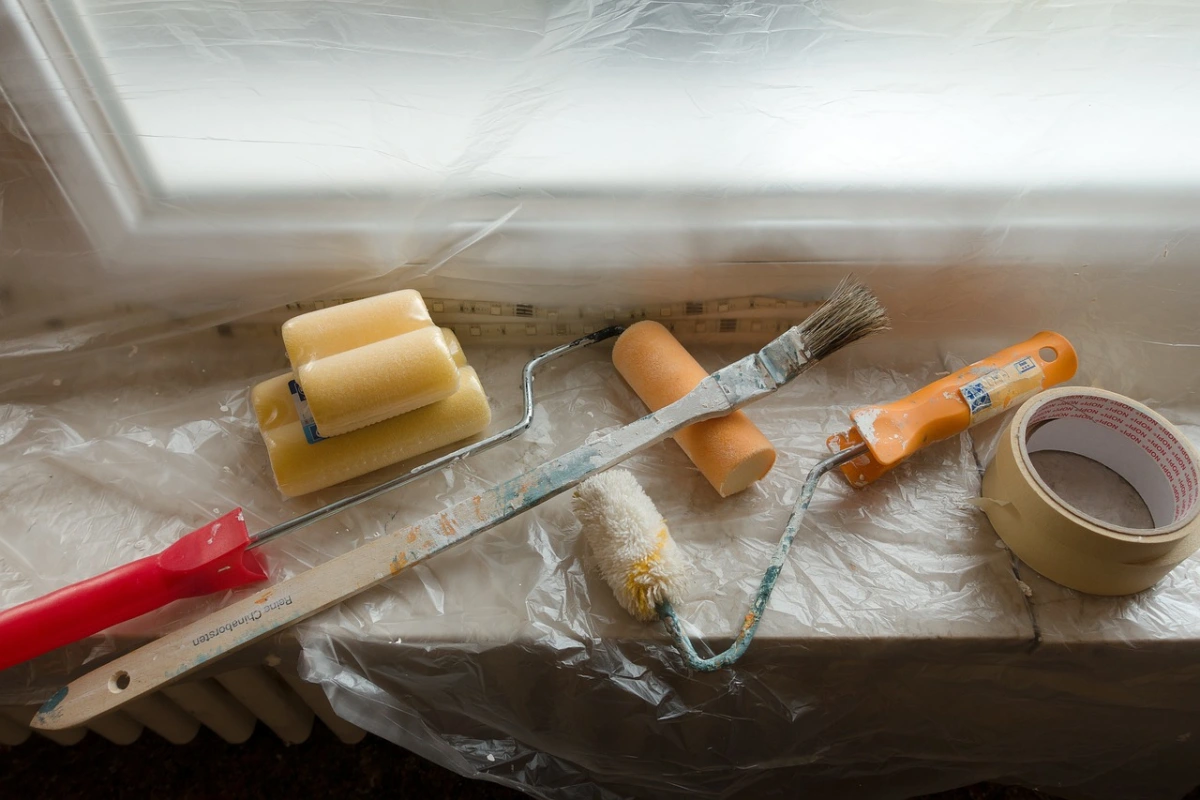 travaux renovation domicile outils film protection transparent peinture ruban adhesif