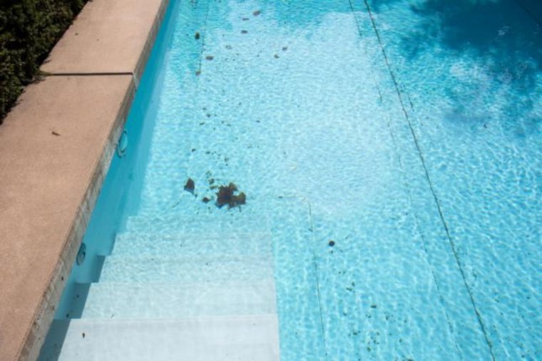 5 astuces geniales pour retirer taches de rouille du liner de la piscine couv