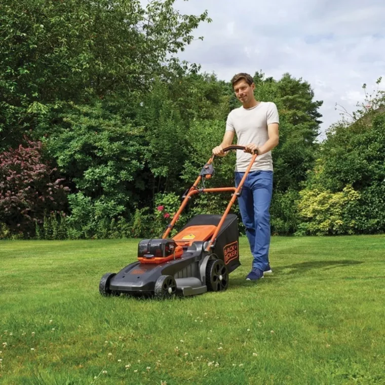 comment fonctionne le calendrier lunaire de jardinage homme tond unepelouse