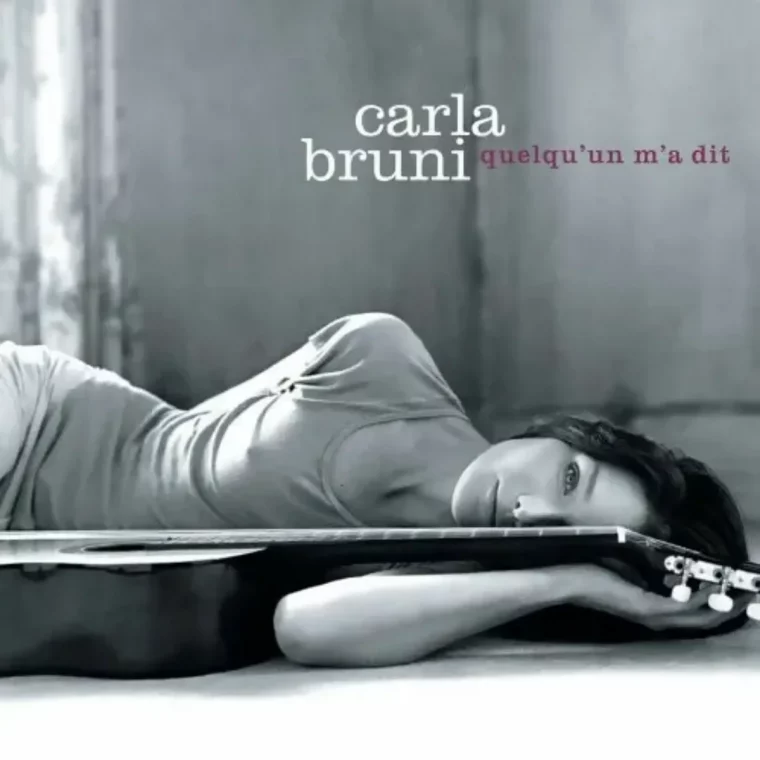 album de carla bruni quelquun ma dit tenue decontractee