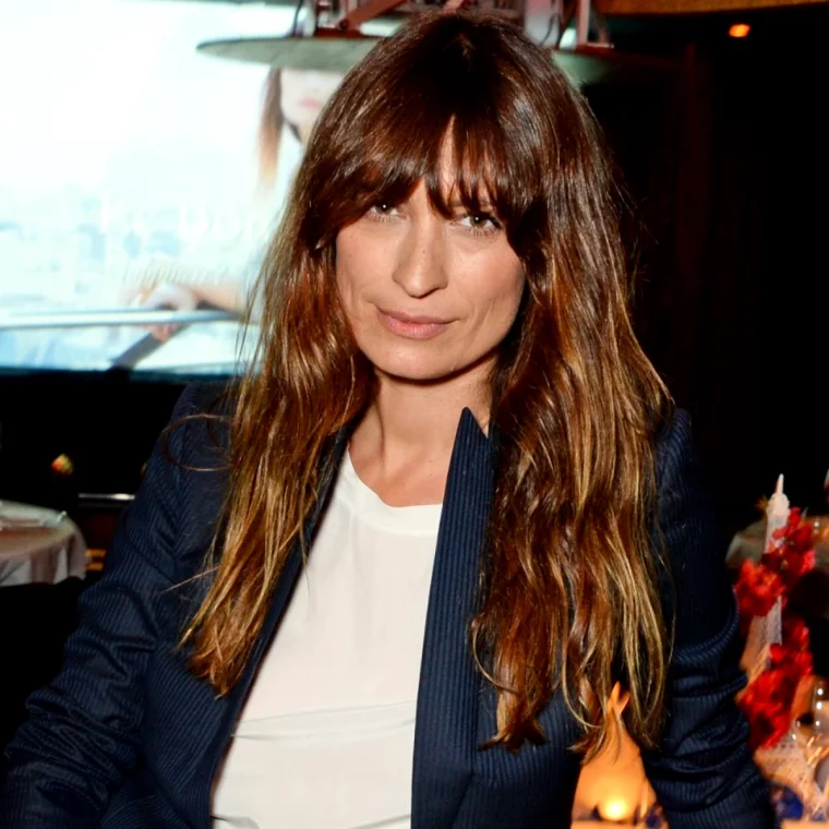 blazer blue t hsirt blanc caroline de maigret style