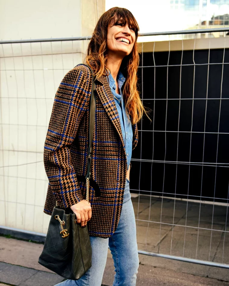 blazer en tweed jean sac noir style mode femme 50 ans