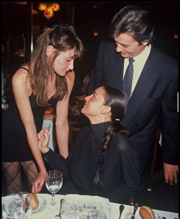 carla bruni en petite robe noire diner elle