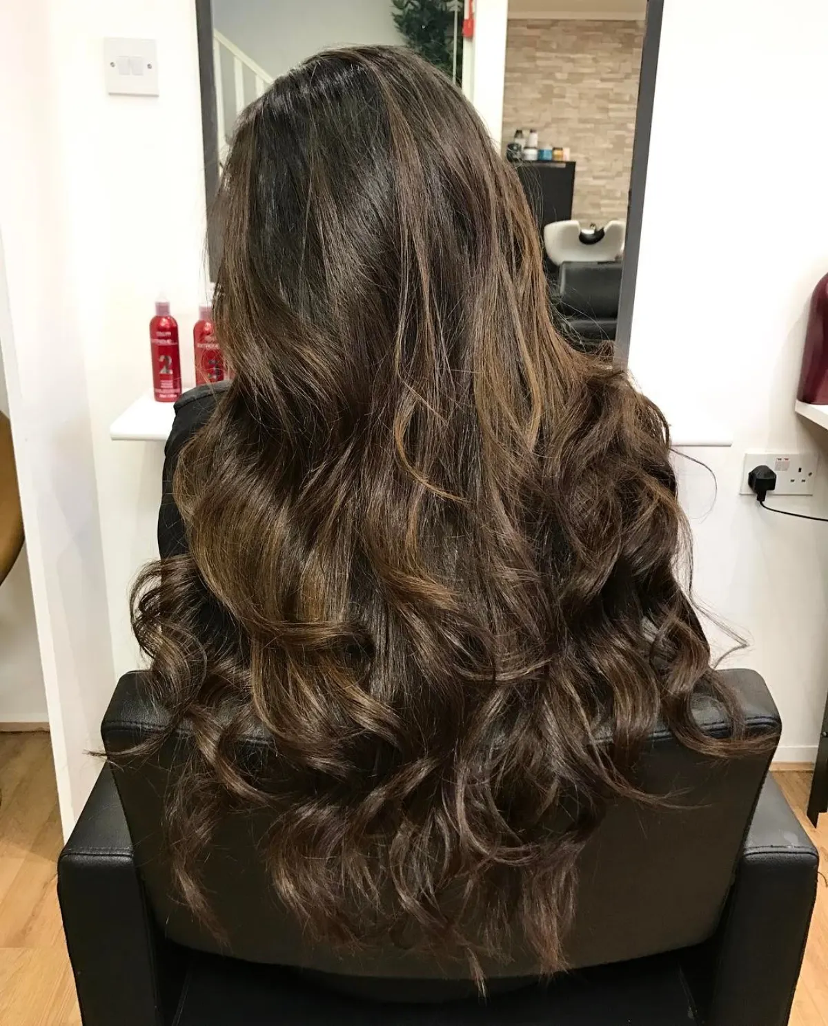 cheveux longs salon coloration tendance automne caramel lowlights sur base noire