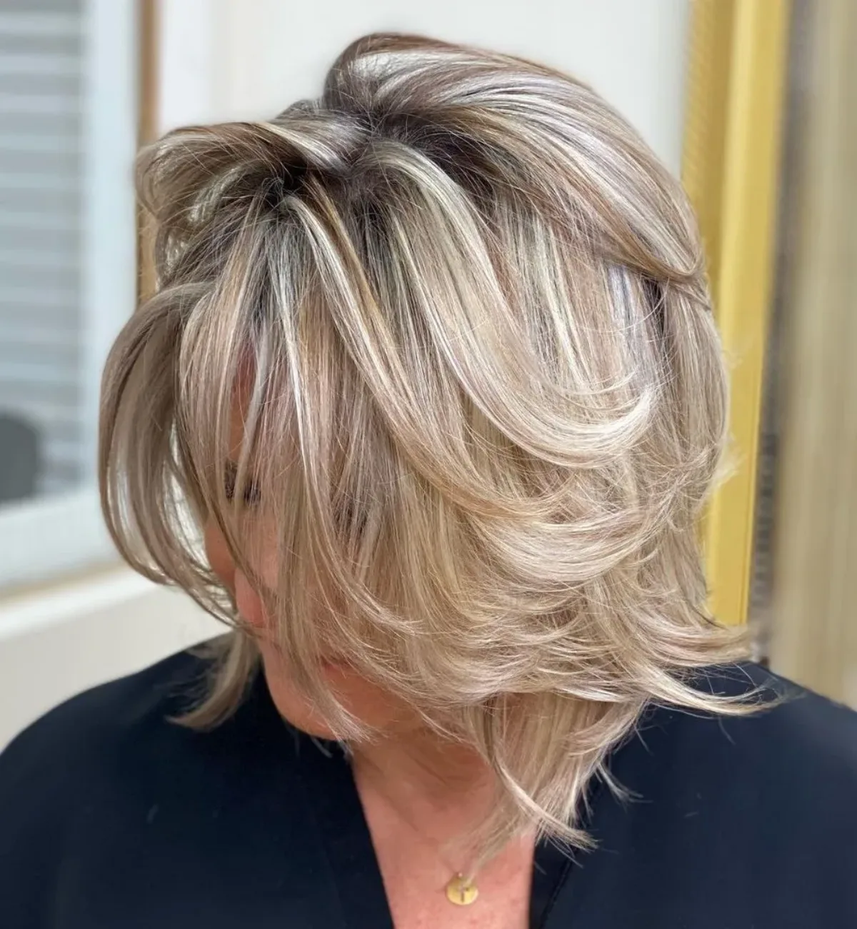 comment coiffer un carré court femme 50 ans brushing femme