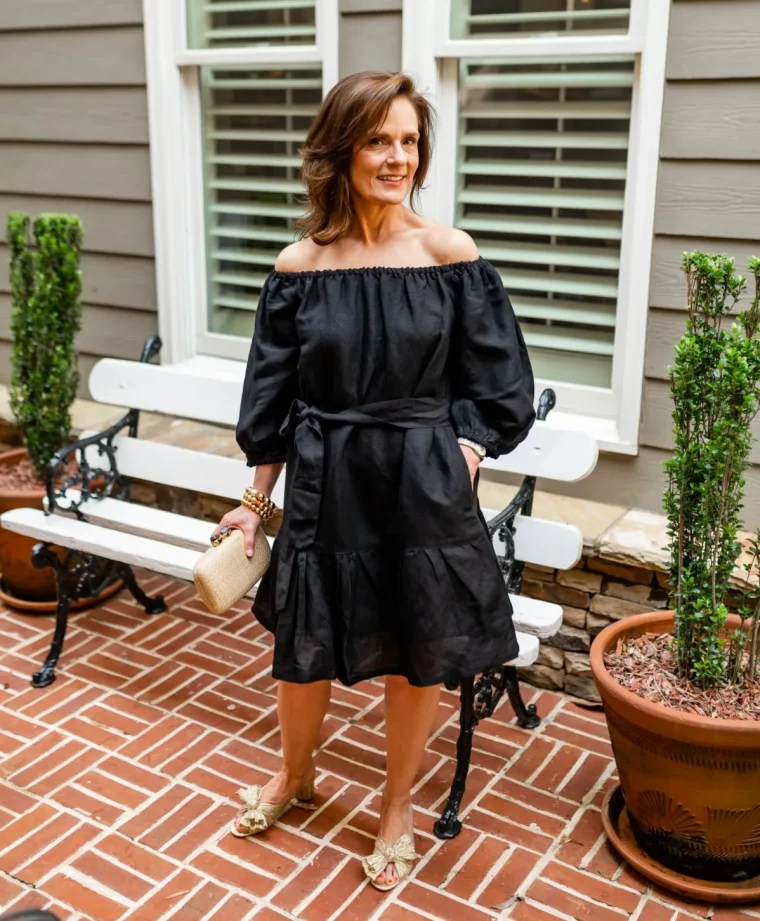 comment porter la petite robe noire à 50 ans look femme 50 ans classe