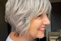 Coupe courte pour cheveux gris ou comment défier le temps