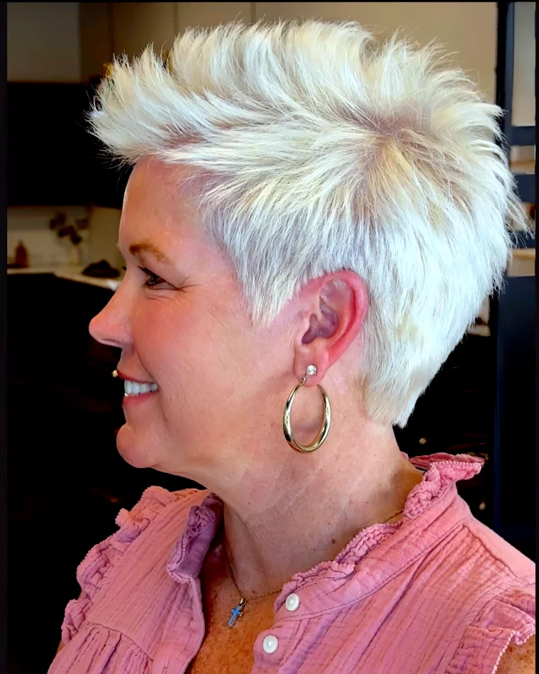 coupe de cheveux courte pixie femme double menton