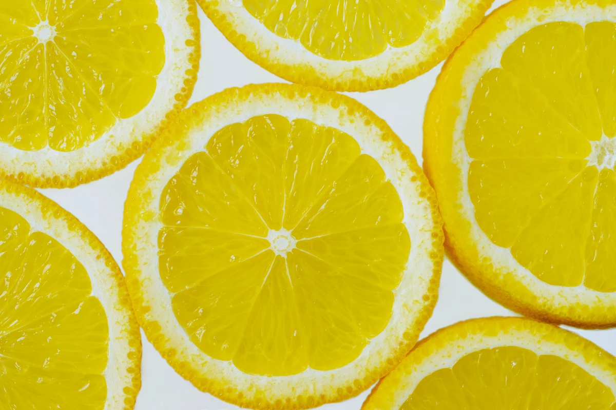 des rondelles de citron jaune