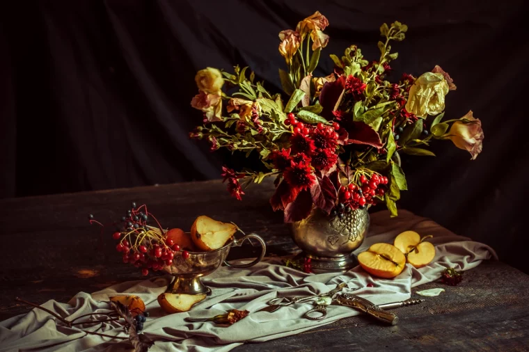 exemple nature morte fruits rouges fleurs fanees