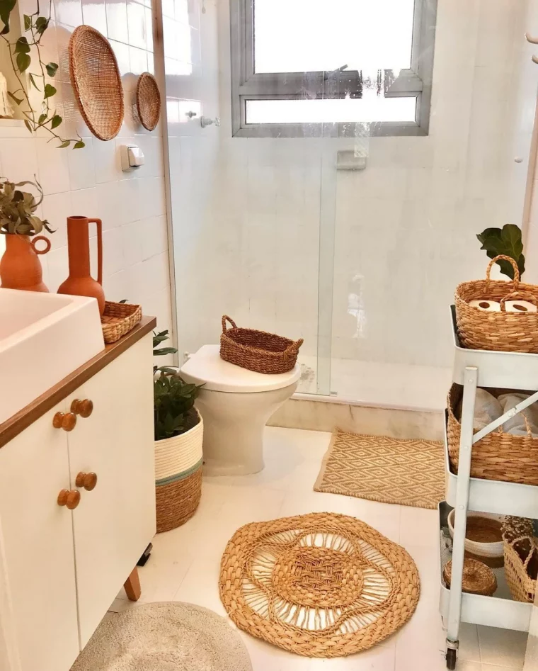 idee de deco boho chic salle de bain osier couleurs marrons