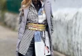 Quelle couleur porter à 50 ans pour être pile dans la tendance de cet automne-hiver ?