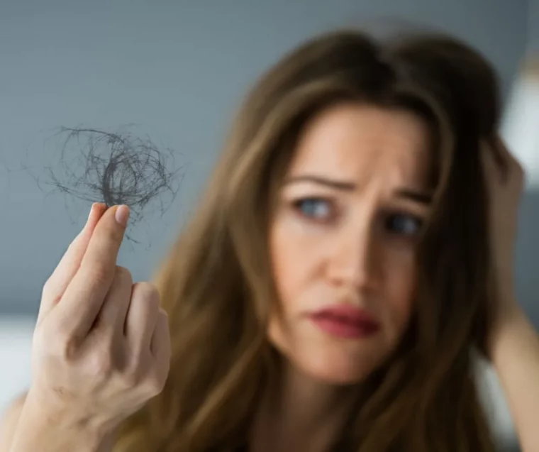 perte de cheveux femme 70 ans que faire remedes naturels alopecie