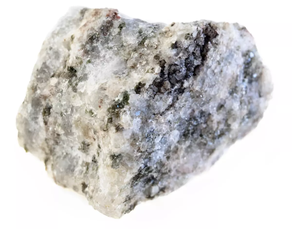 pierre brute de phosphore naturel sur fond blanc