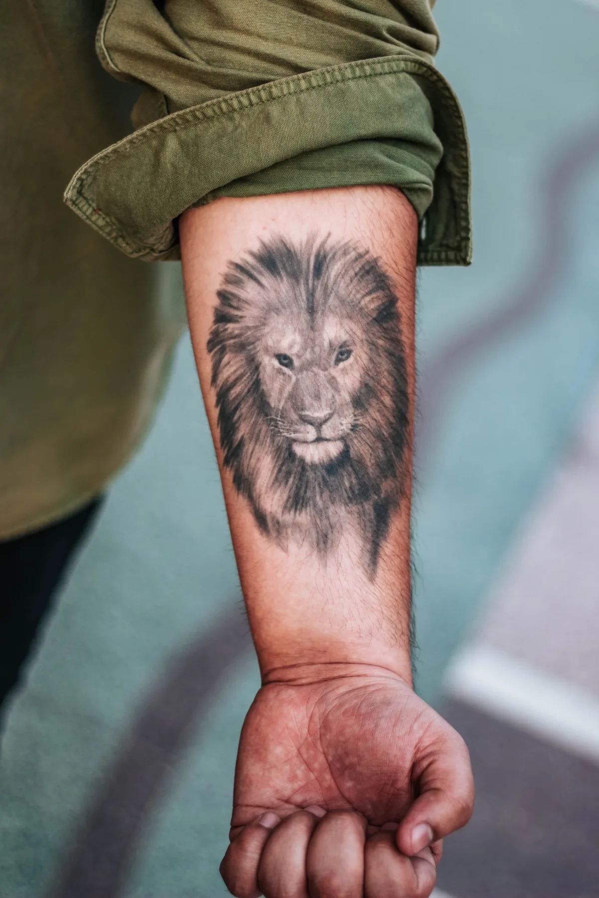 tatouage homme signification se faire tatouer un lion animal totem