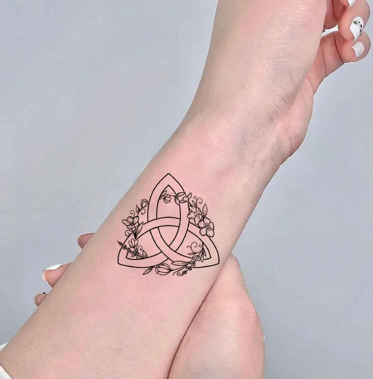 tatouage triquetra ou trinité énergie positive signification tatouage spirituel