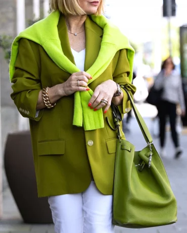 tenue décontractée chic femme 50 ans total look vert