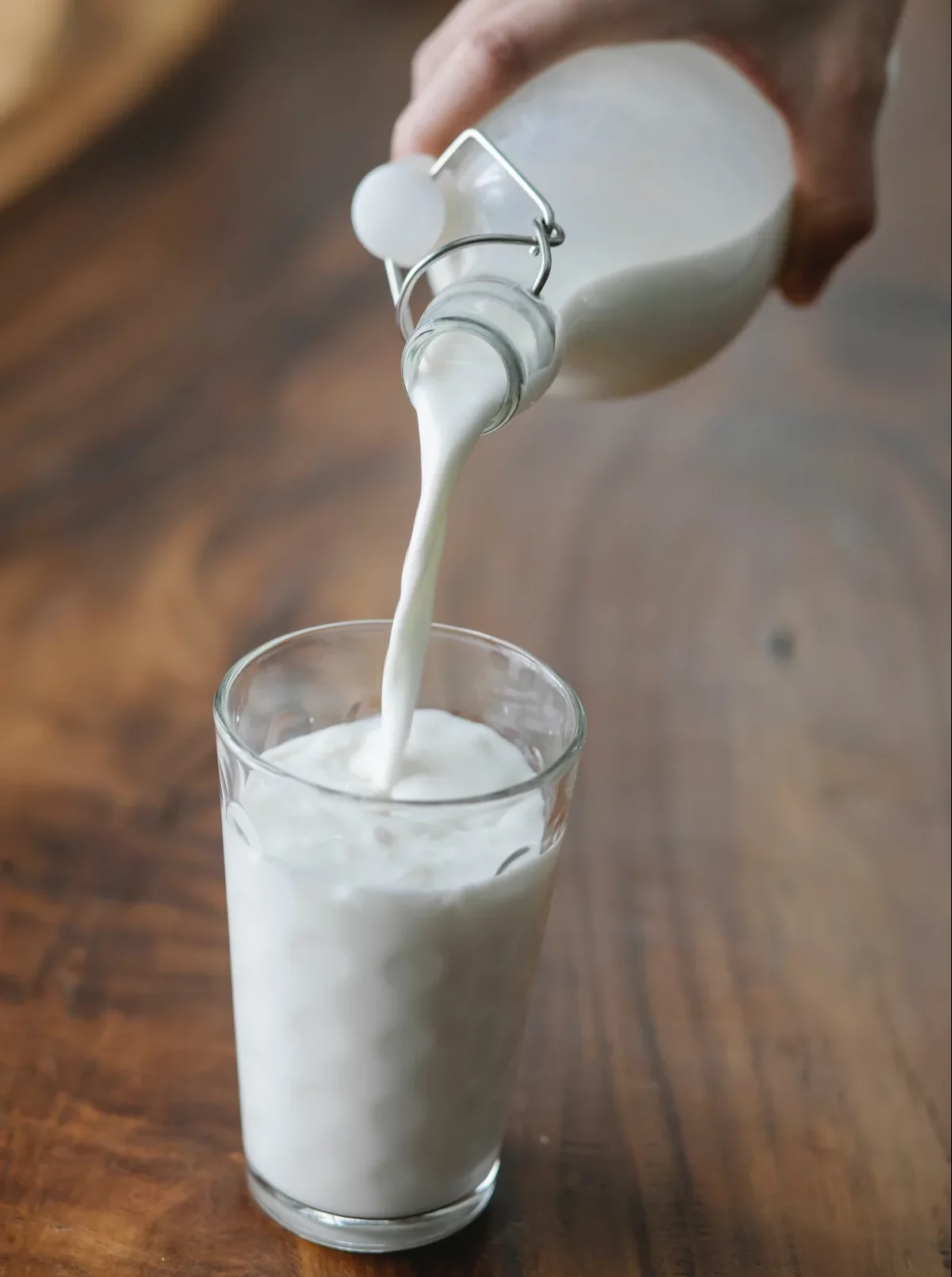 verser du lait dans un verre ne pas consommer du lait sans gras