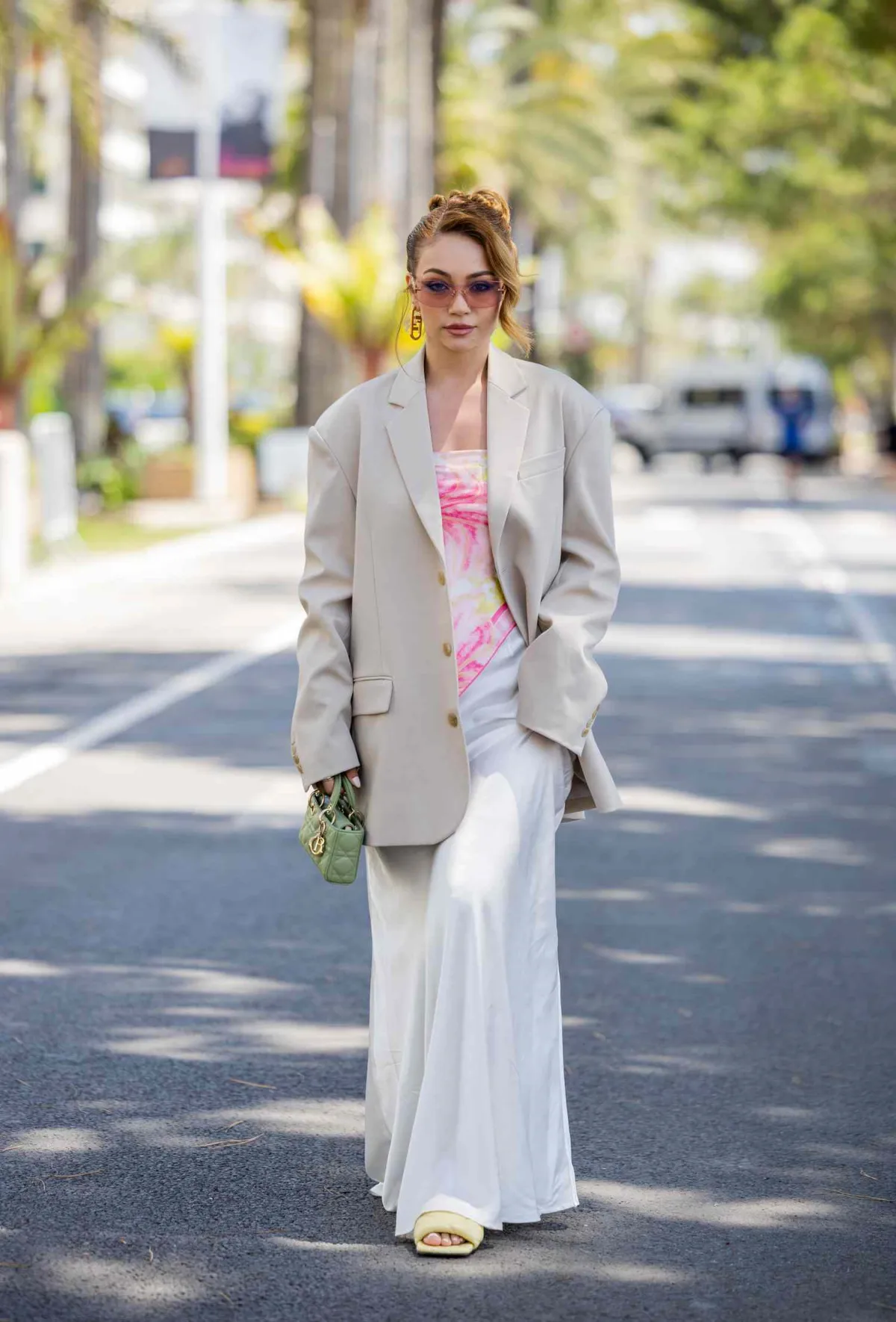veste oversize jupe longue blanche et top