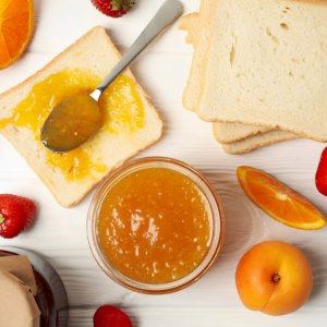 Confiture d’abricot : avec quel autre fruit le combiner selon les recettes de grand-mère ?