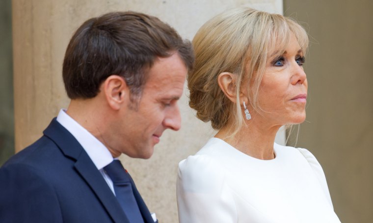 pourquoi brigitte macron a tant de cheveux chignon avec emanuel macron