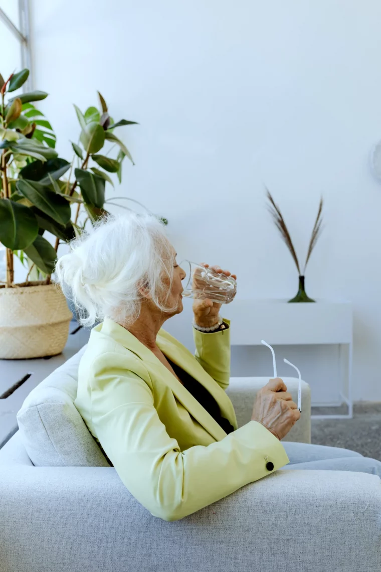 a quel moment dans la journee boire de l eau mami canape plante verte