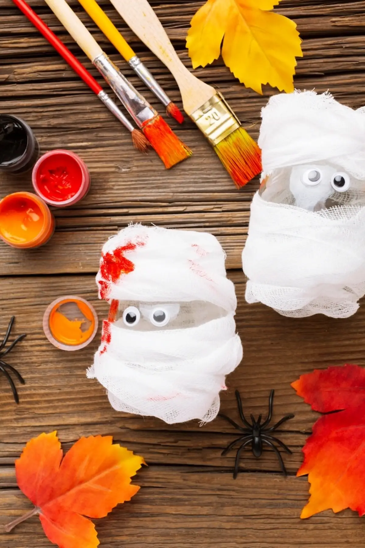 bricolage halloween recup feuilles fausses pinceaux peinture gaze yeux mobiles