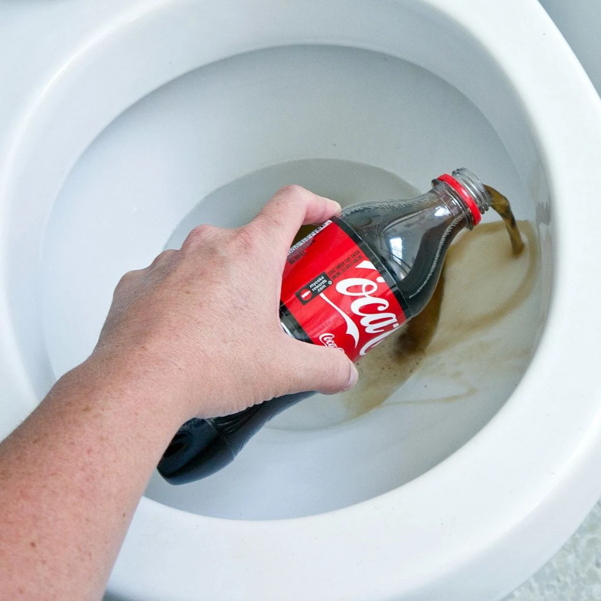 comment utiliser le coca cola pour le nettoyage des wc