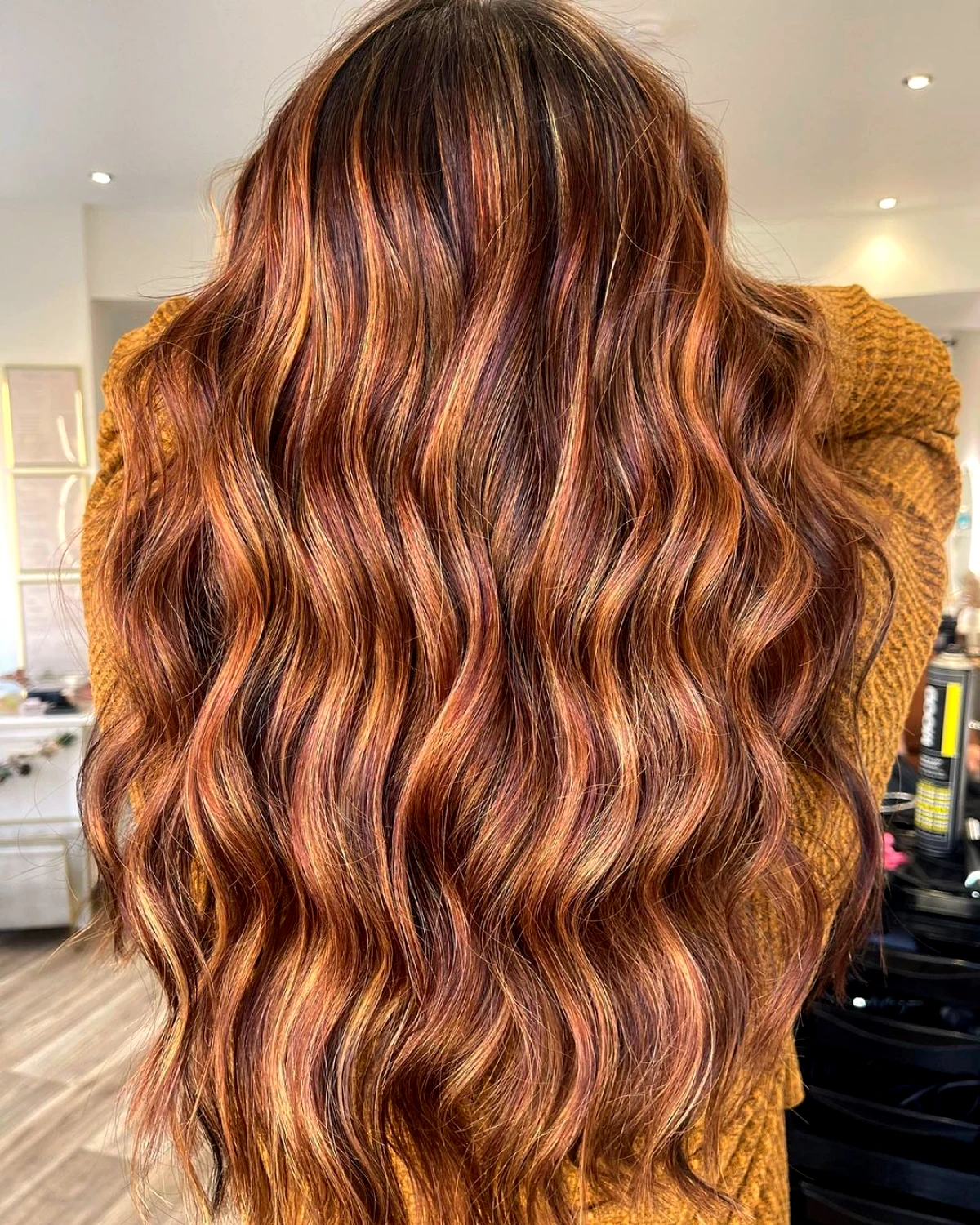 couleur de cheveux tendance 2023 long cheveux cahtin caramel