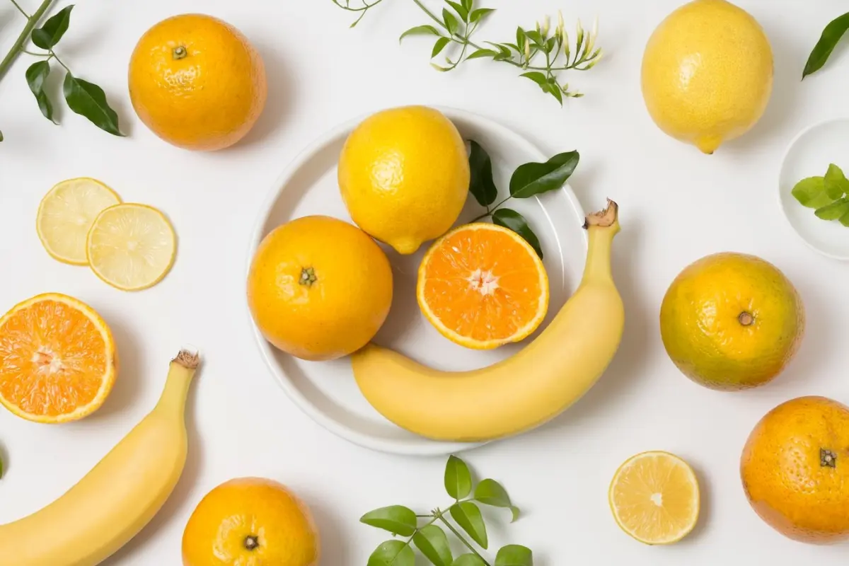 fruits acides agrumes oranges tranches citron bol feuilles vertes ne pas combiner les bananes avec ces aliments