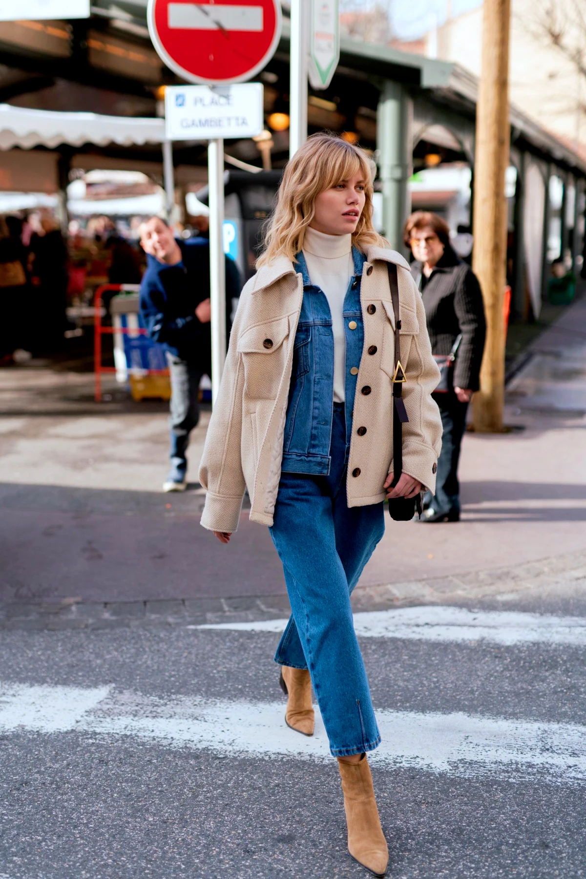 idees de look style en jean automne femme blonde rue