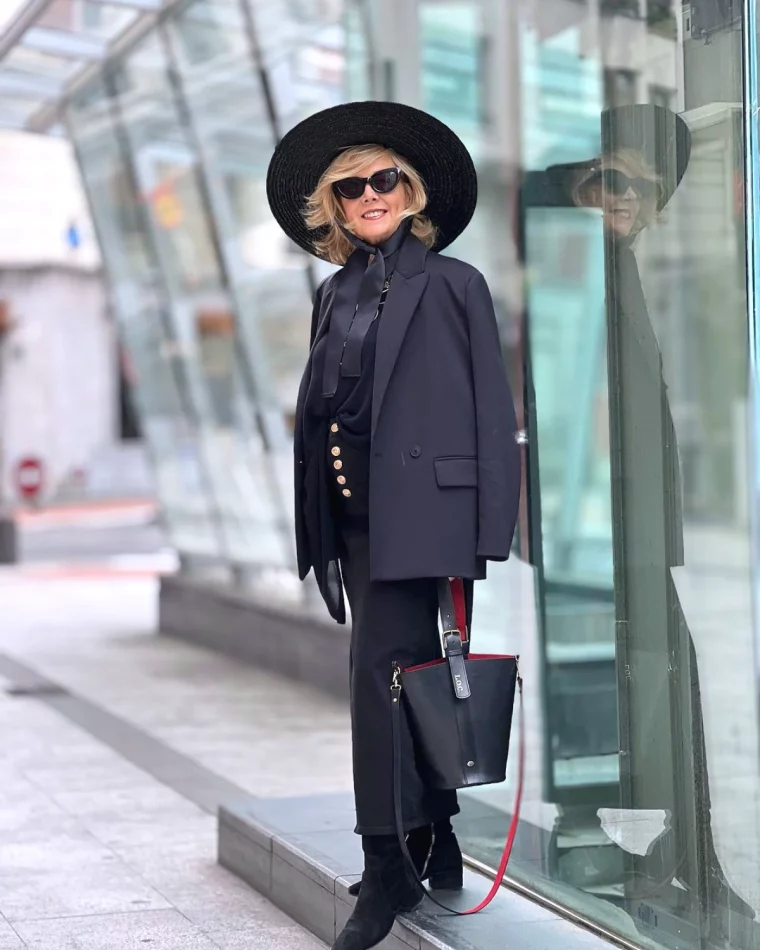 look chic et parisien femme 60 ans total look noir