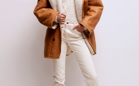 manteau en peau lainee jean blanc bottes blanches chaussures