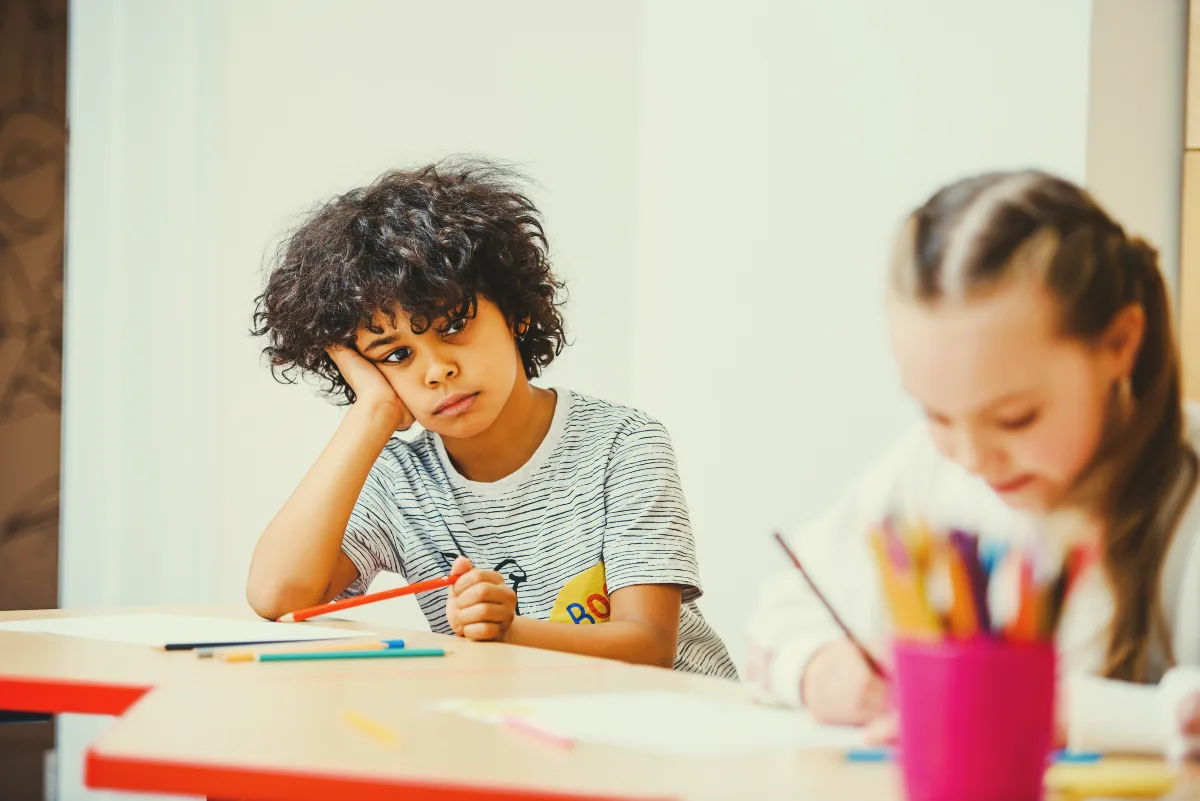 personne surdouée signes quelqu ennuie en milieu scolaire