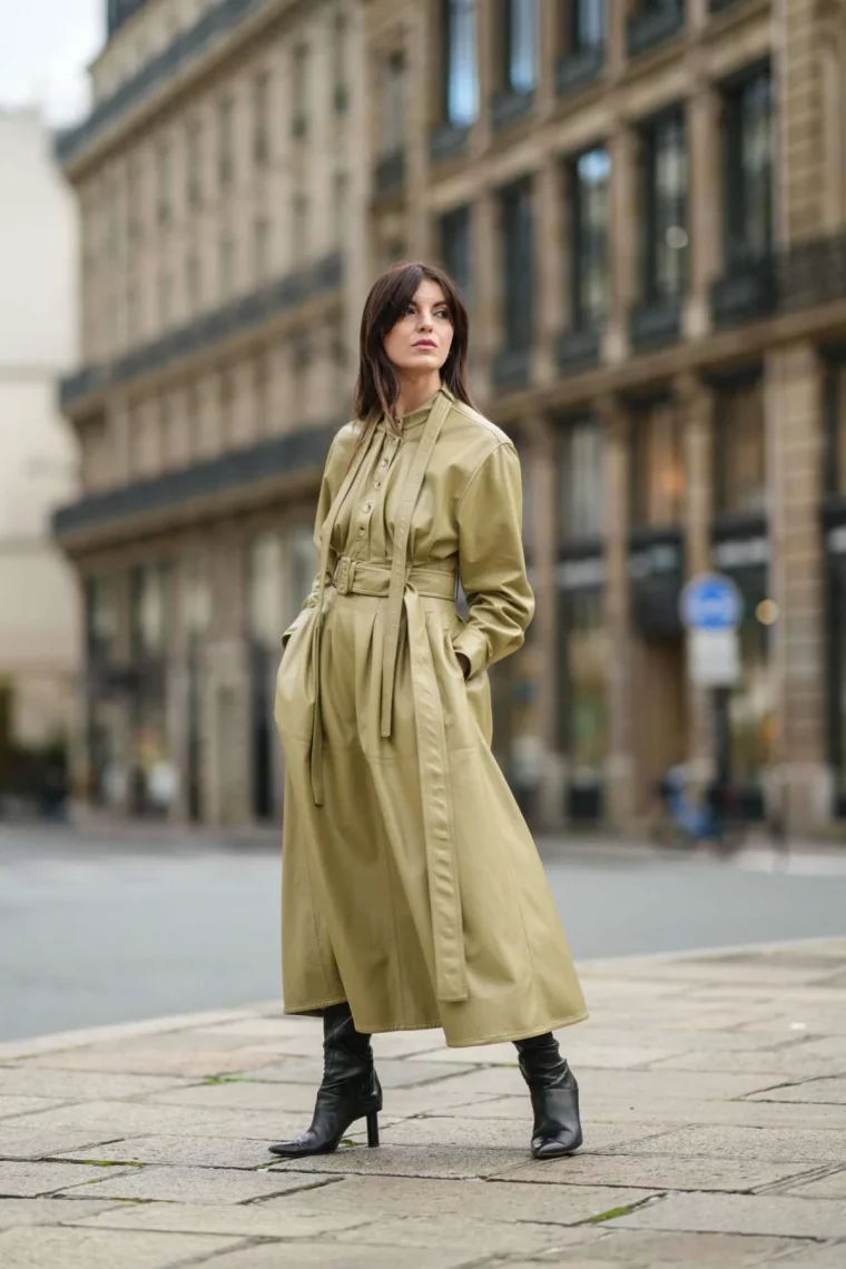 robe midi ceinturee verte avec bottines noires